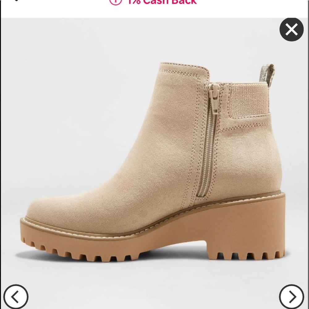 Pull on ankle boot with zipper